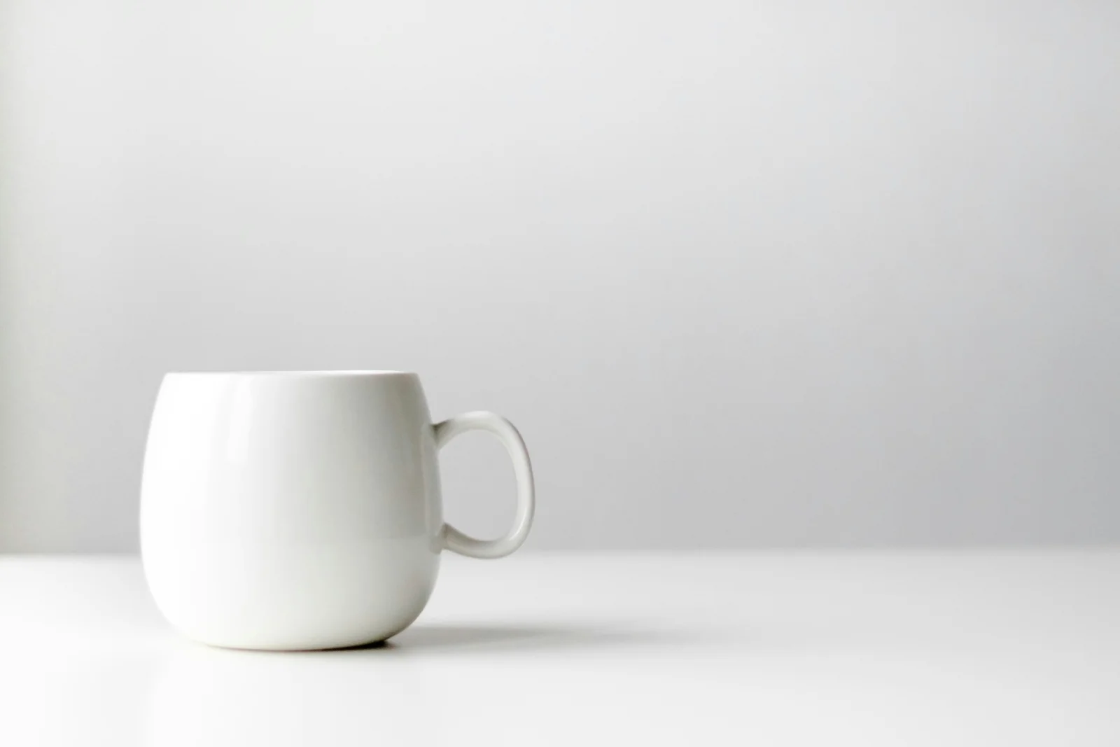 Mug personnalisé avec marquage du logo : exemple de réalisation