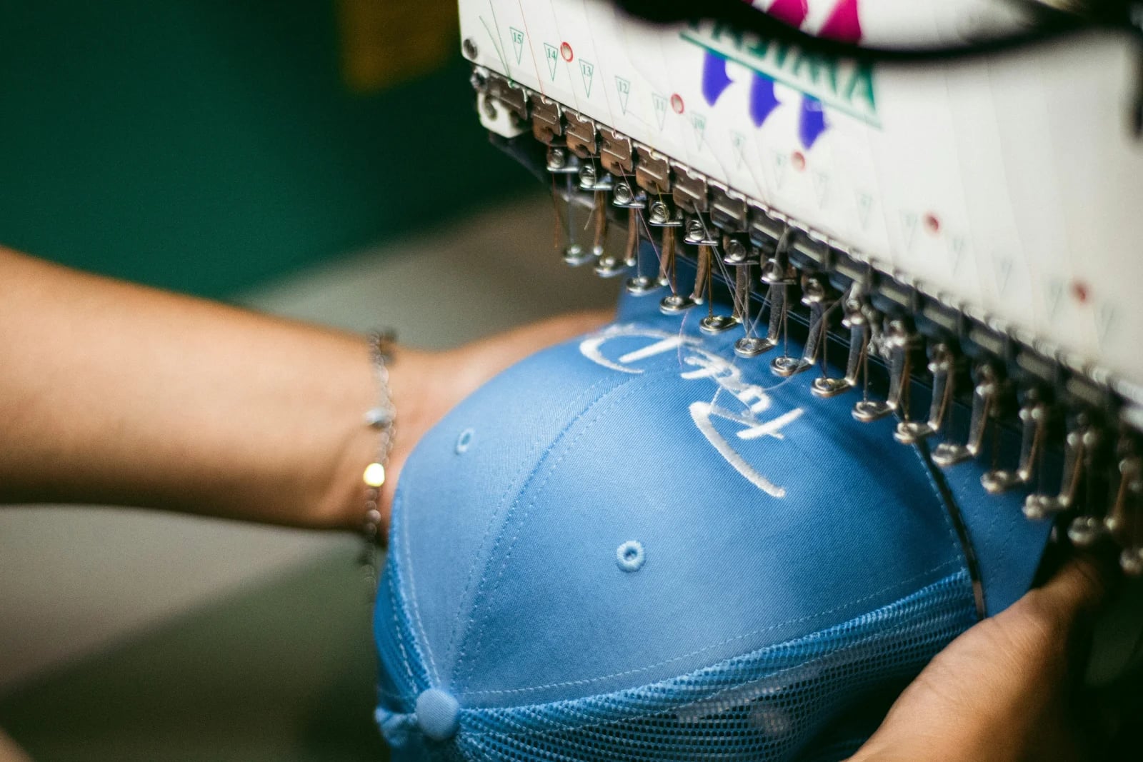 Exemple de broderie sur un objet personnalisé : rendu du marquage