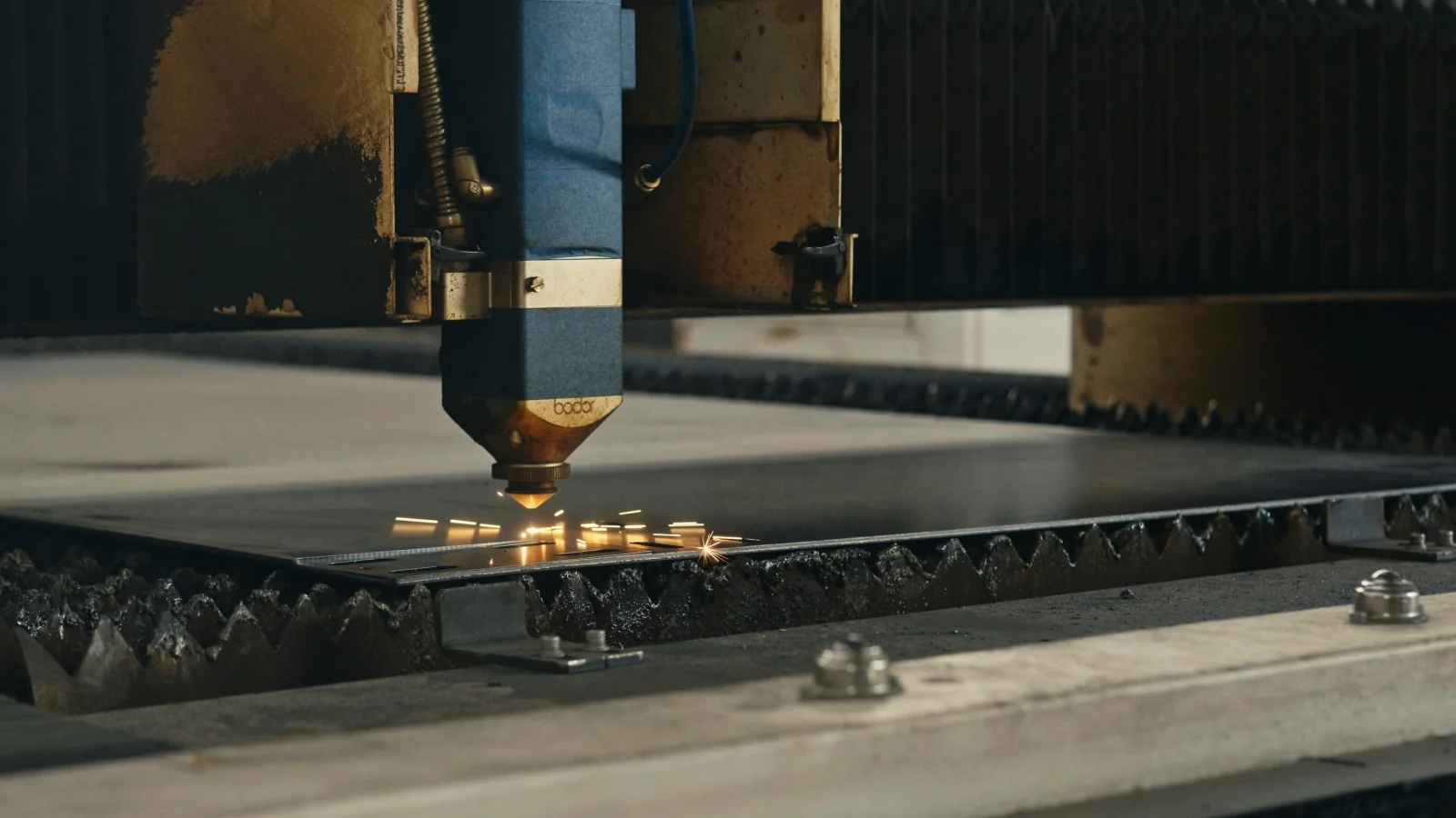 Exemple de découpe laser sur un objet personnalisé : rendu du marquage